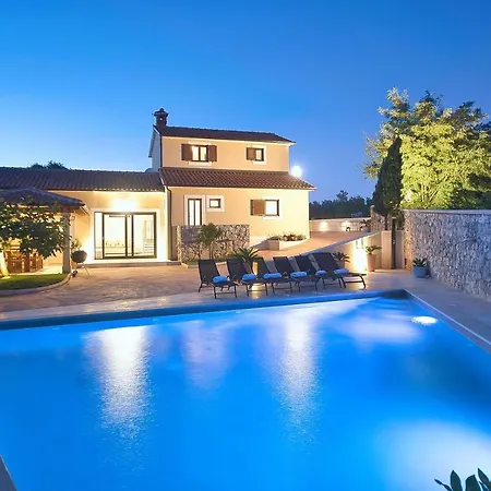 Gorgeous Pool With A Fenced Garden Žminj