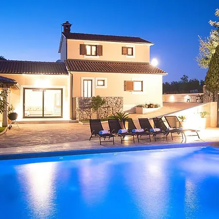 Gorgeous Pool With A Fenced Garden * Žminj
