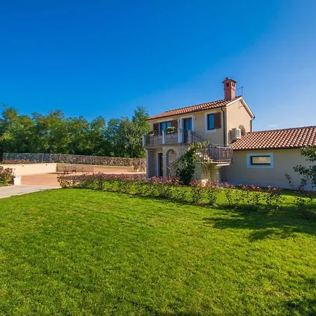 Villa Gorgeous Pool With A Fenced Garden Žminj